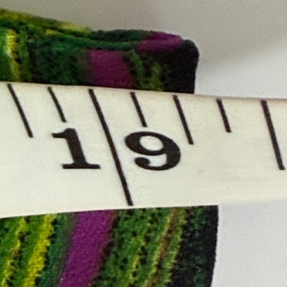 Tropical Leaf Print Top. - Picture 8 of 9